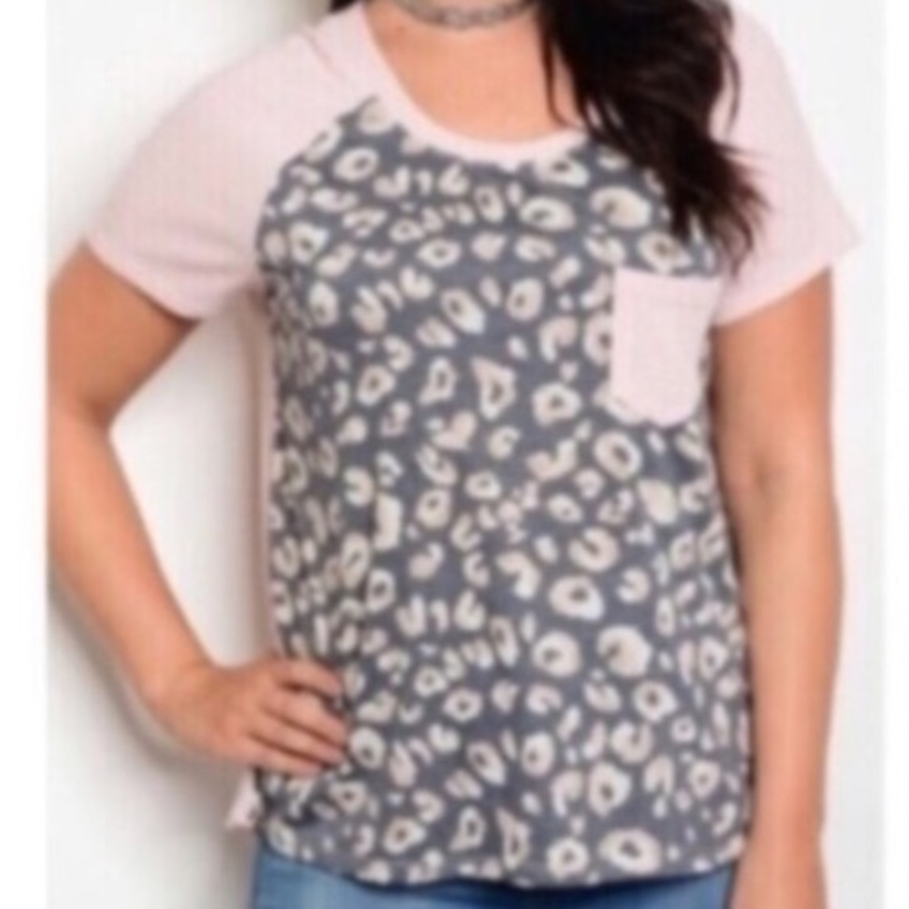 GILLI Animal Print Pocket Tee